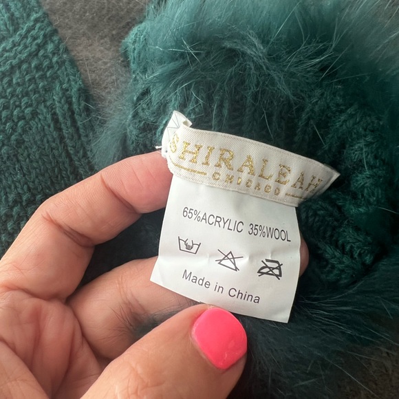 SHIRALEAH CHICAGO green Faye fingerless fur gloves NWT - Picture 3 of 3